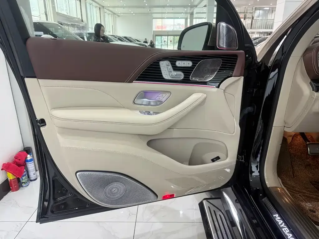 Mercedes-Benz GLS — фото 6