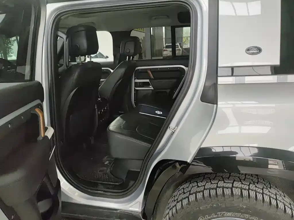Land Rover Defender — фото 6