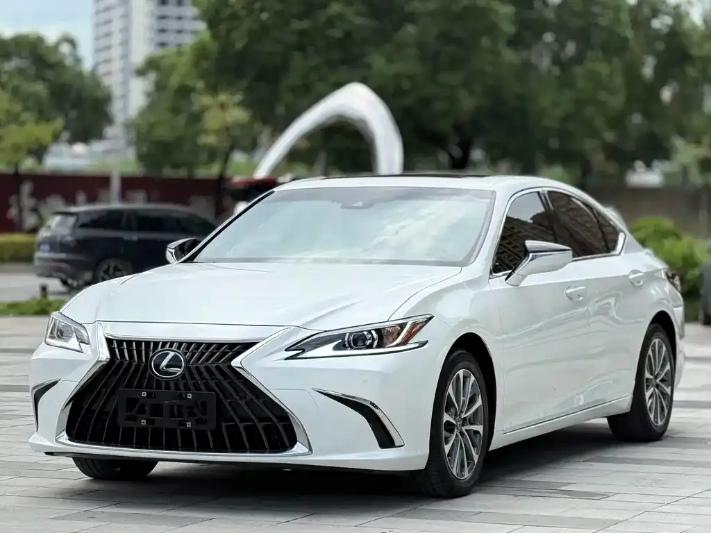 Lexus ES — фото 1