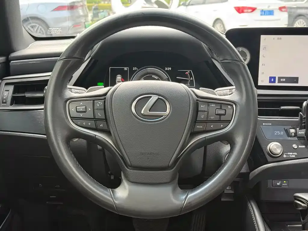Lexus ES — фото 10