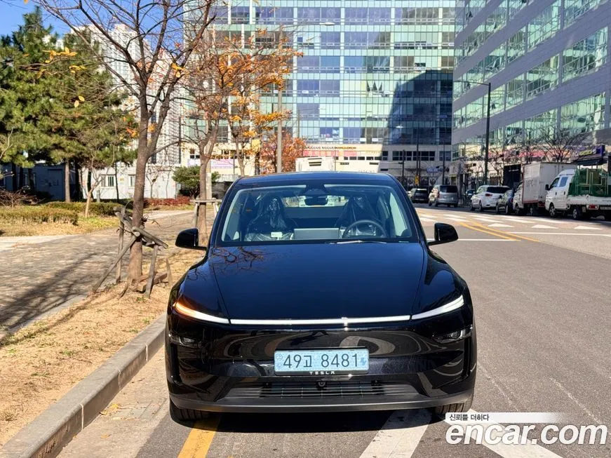 Tesla Model Y — фото 1