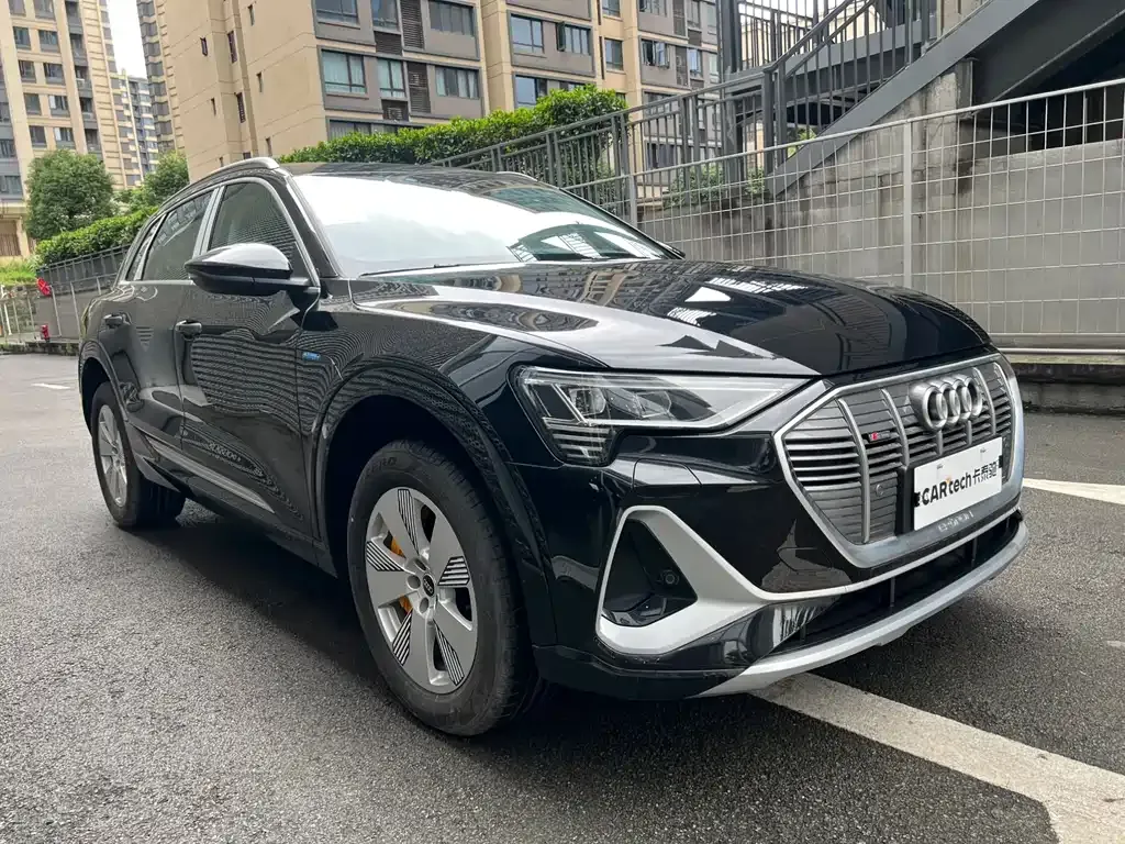 Audi e-tron — фото 3