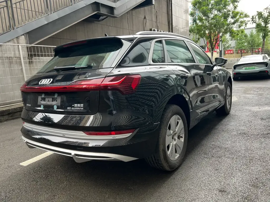 Audi e-tron — фото 5