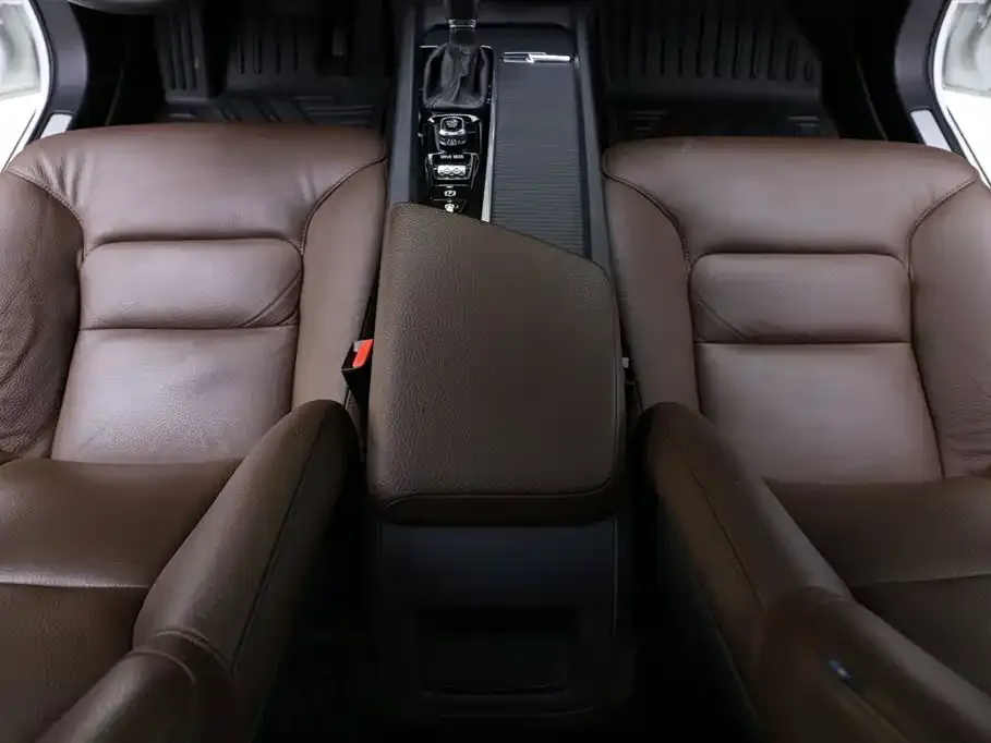 Volvo S60 — фото 10
