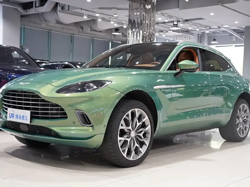 Aston Martin DBX — фото 1