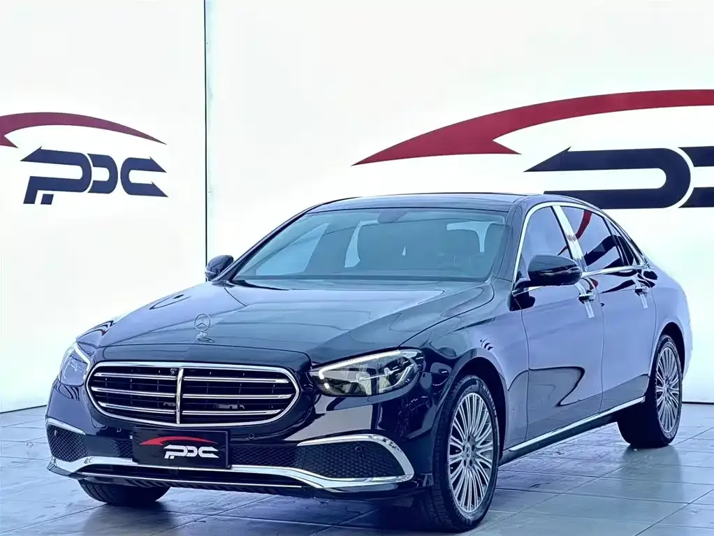 Mercedes-Benz E-Class — фото 1