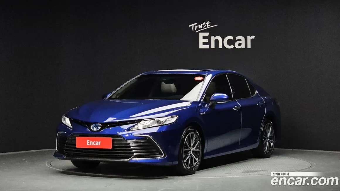 Toyota Camry — фото 1