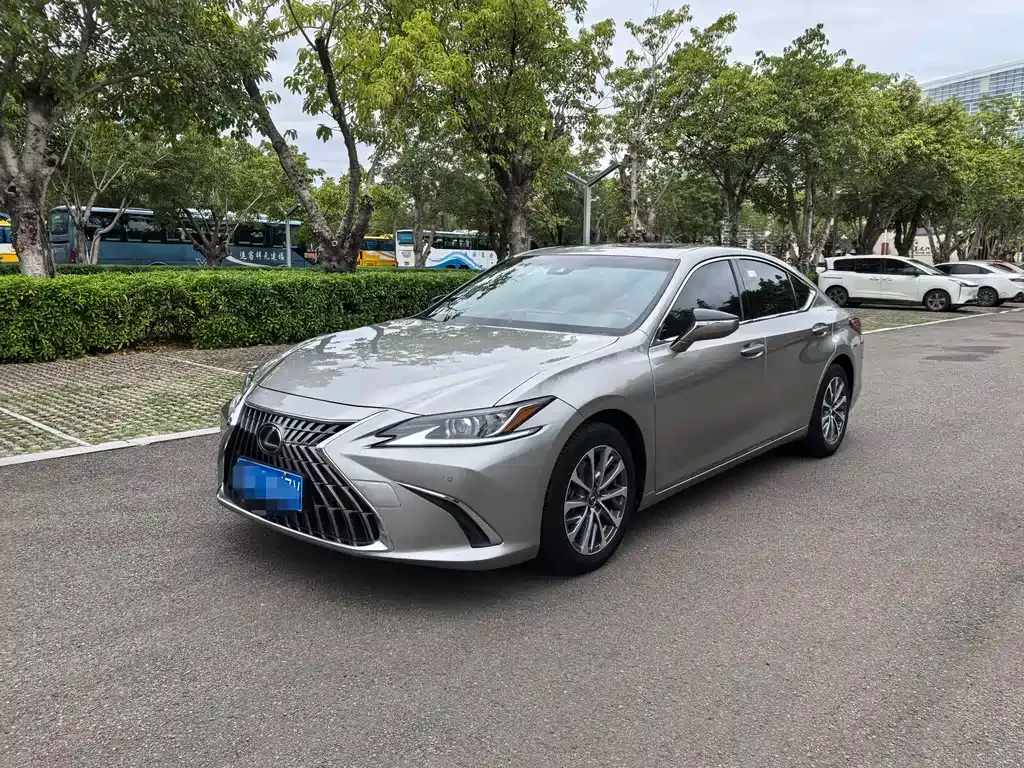 Lexus ES — фото 1