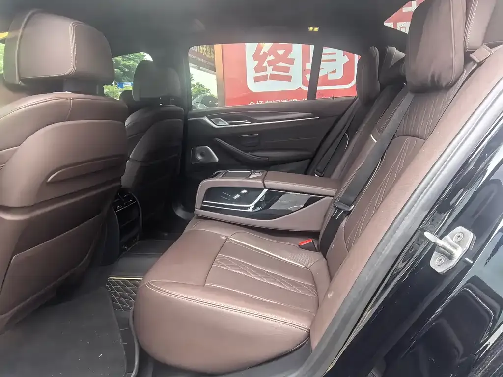 BMW 5 Series New Energy — фото 8
