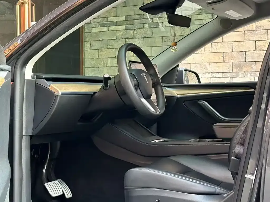 Tesla Model Y — фото 5