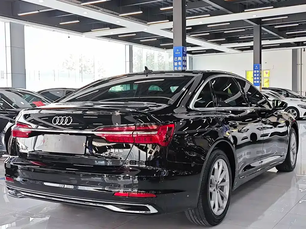 Audi A6L — фото 9