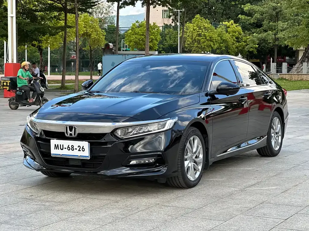 Honda Accord — фото 1