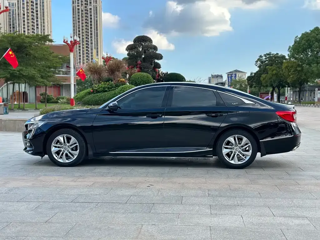 Honda Accord — фото 10