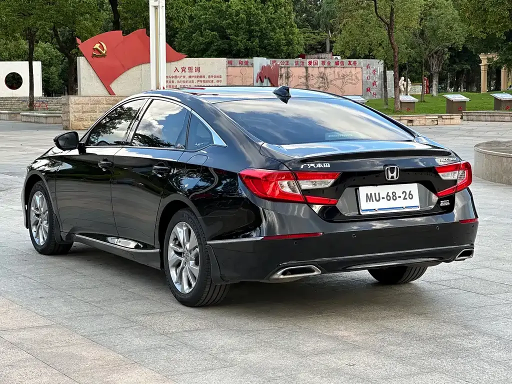 Honda Accord — фото 7