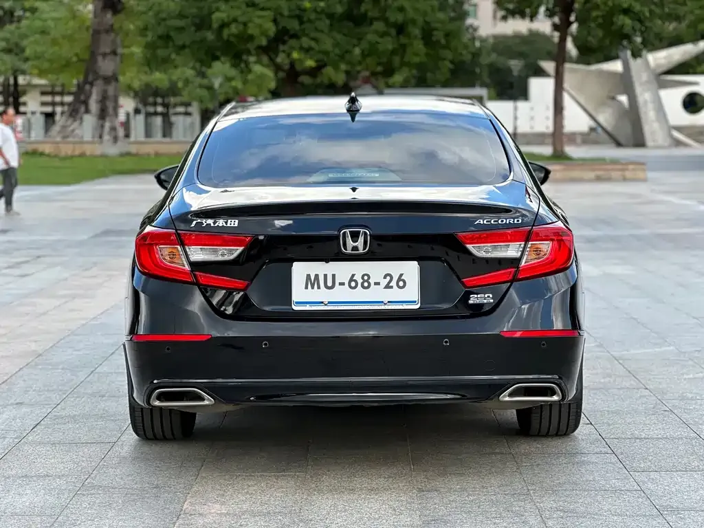 Honda Accord — фото 8