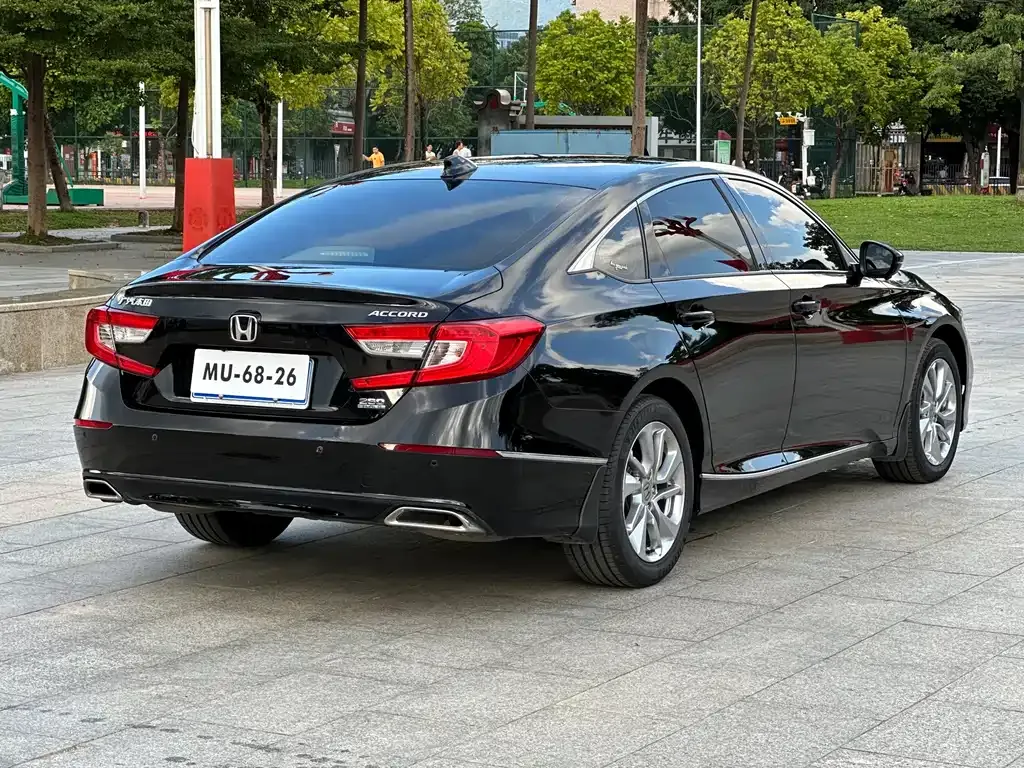 Honda Accord — фото 9