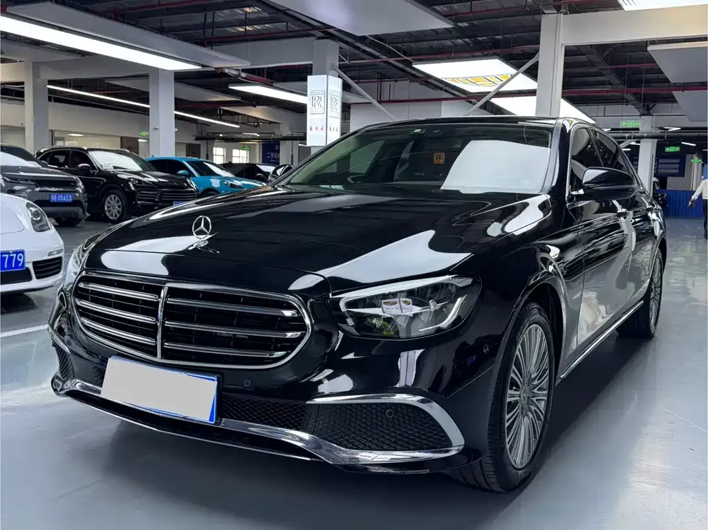 Mercedes-Benz E-Class — фото 1