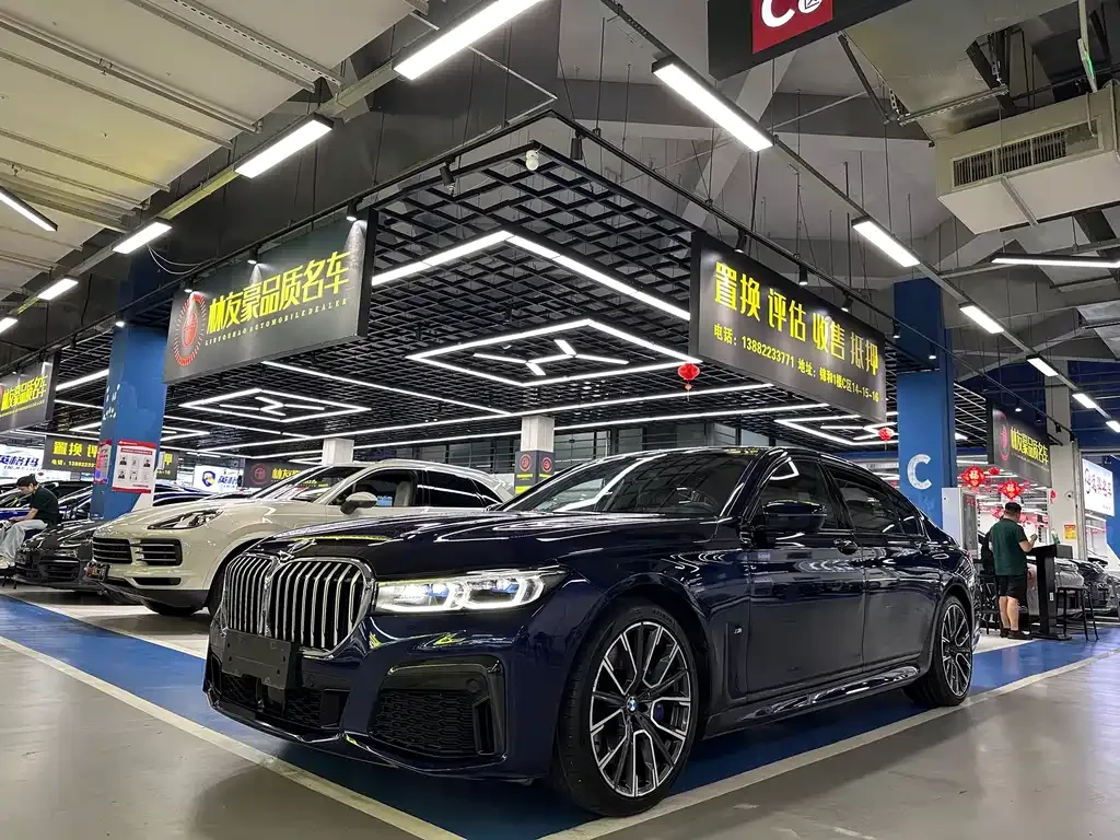 BMW 7 Series — фото 1