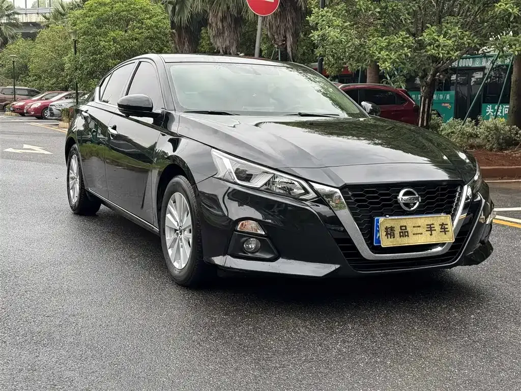 Nissan Teana — фото 1