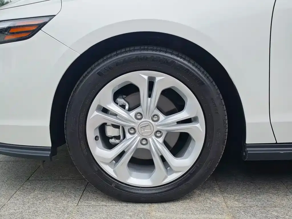 Honda Accord — фото 10