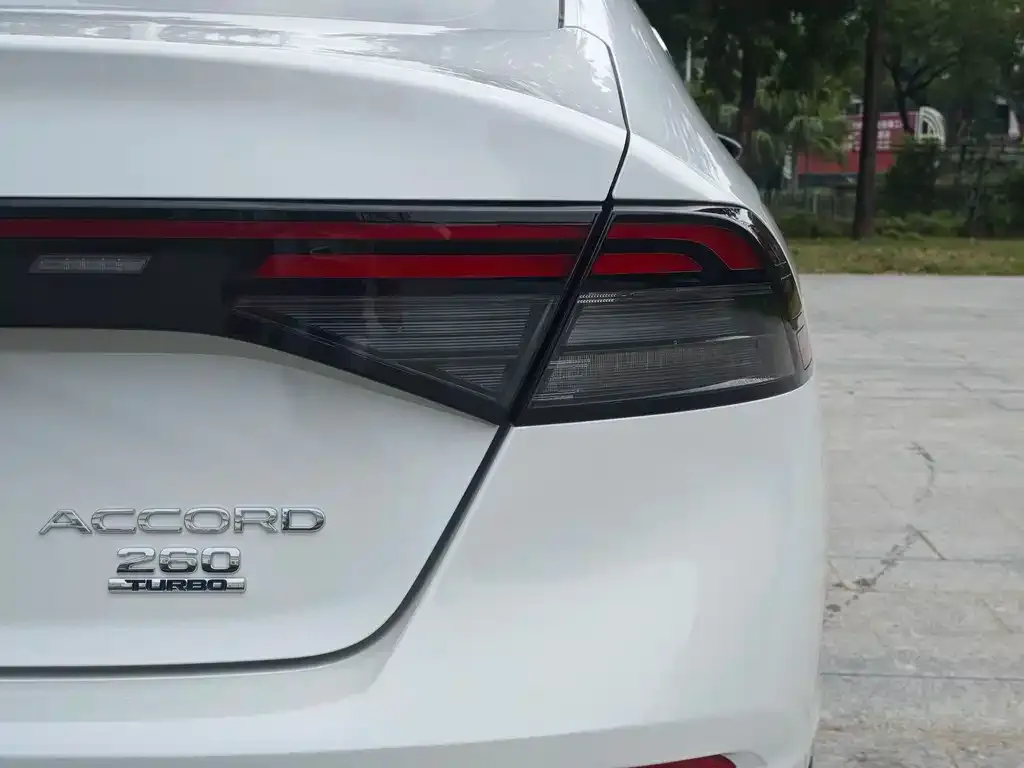 Honda Accord — фото 9