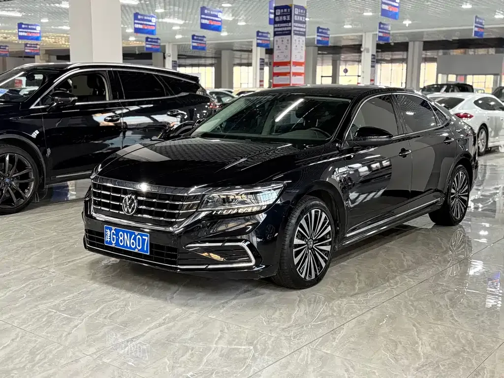Volkswagen Passat — фото 1