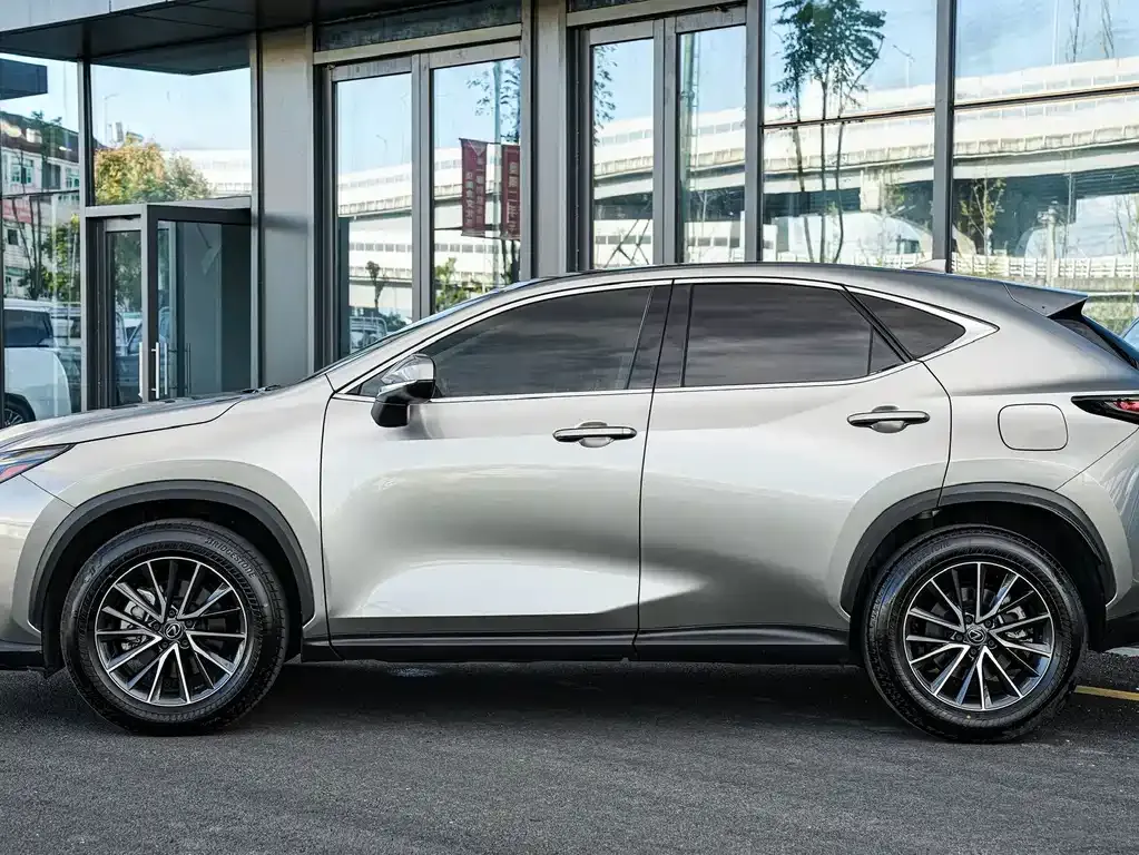 Lexus NX — фото 7