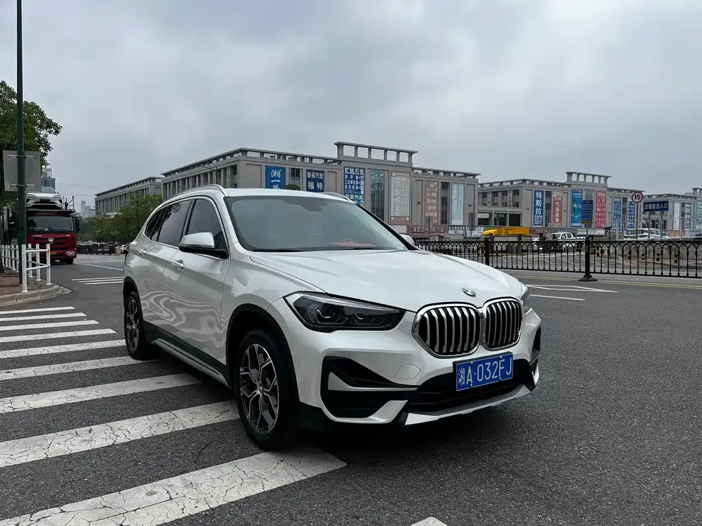 BMW X1 — фото 1