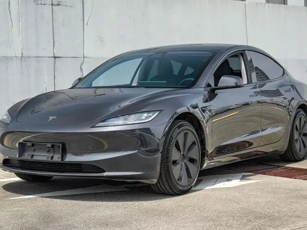 Tesla Model 3 — фото 1