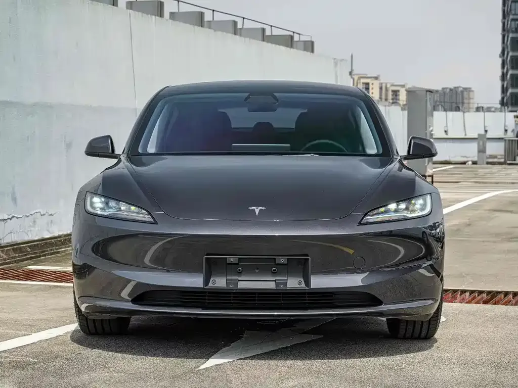 Tesla Model 3 — фото 2