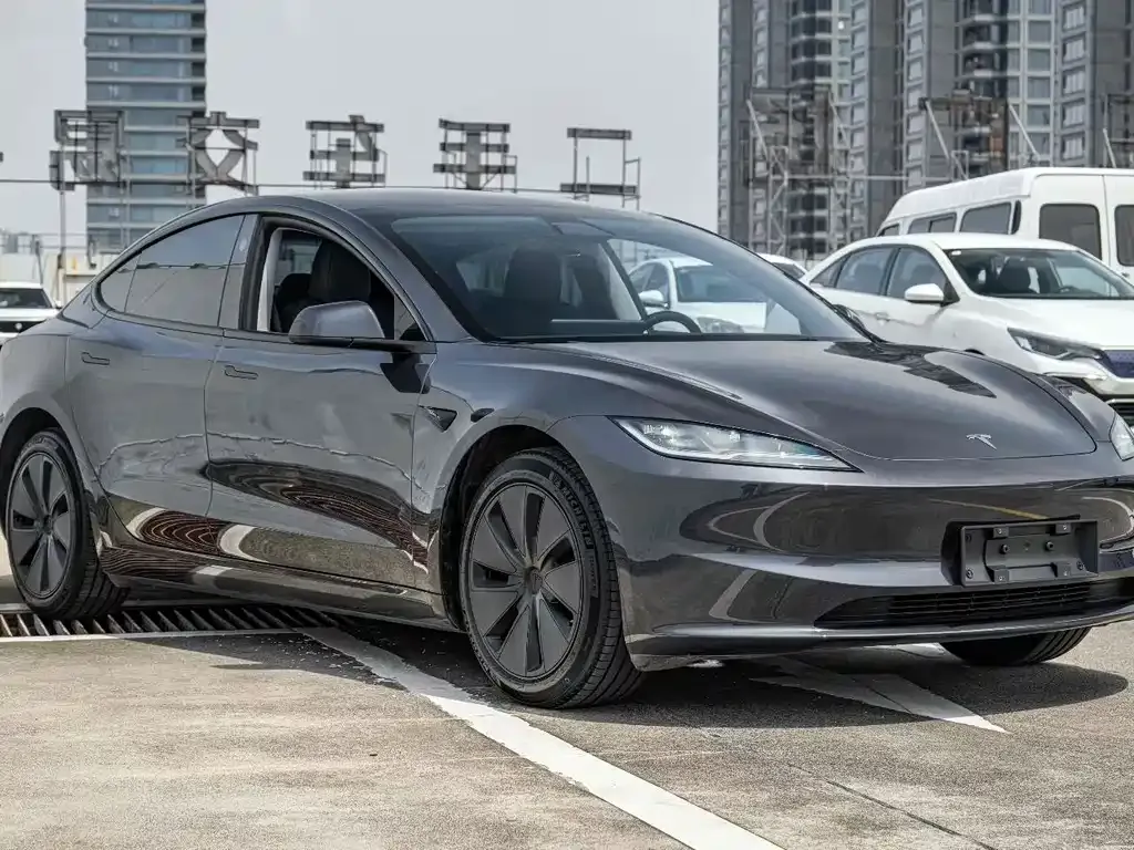 Tesla Model 3 — фото 3