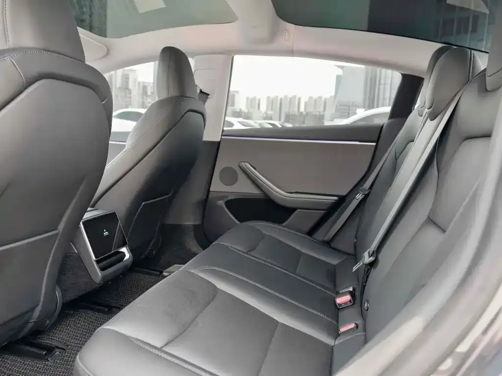 Tesla Model 3 — фото 6
