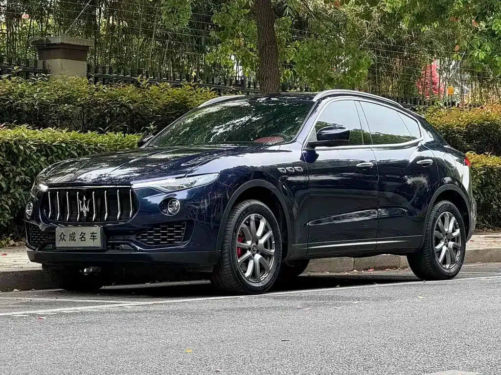 Maserati Levante — фото 1