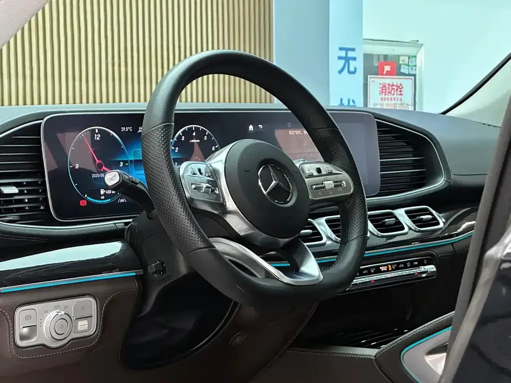 Mercedes-Benz GLS — фото 9