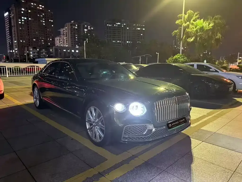 Bentley Flying Spur PHEV — фото 2