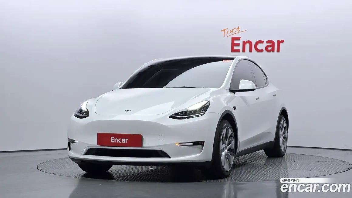 Tesla Model Y — фото 1