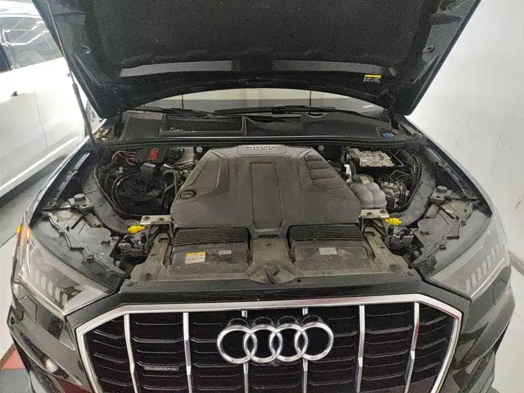 Audi Q7 — фото 10