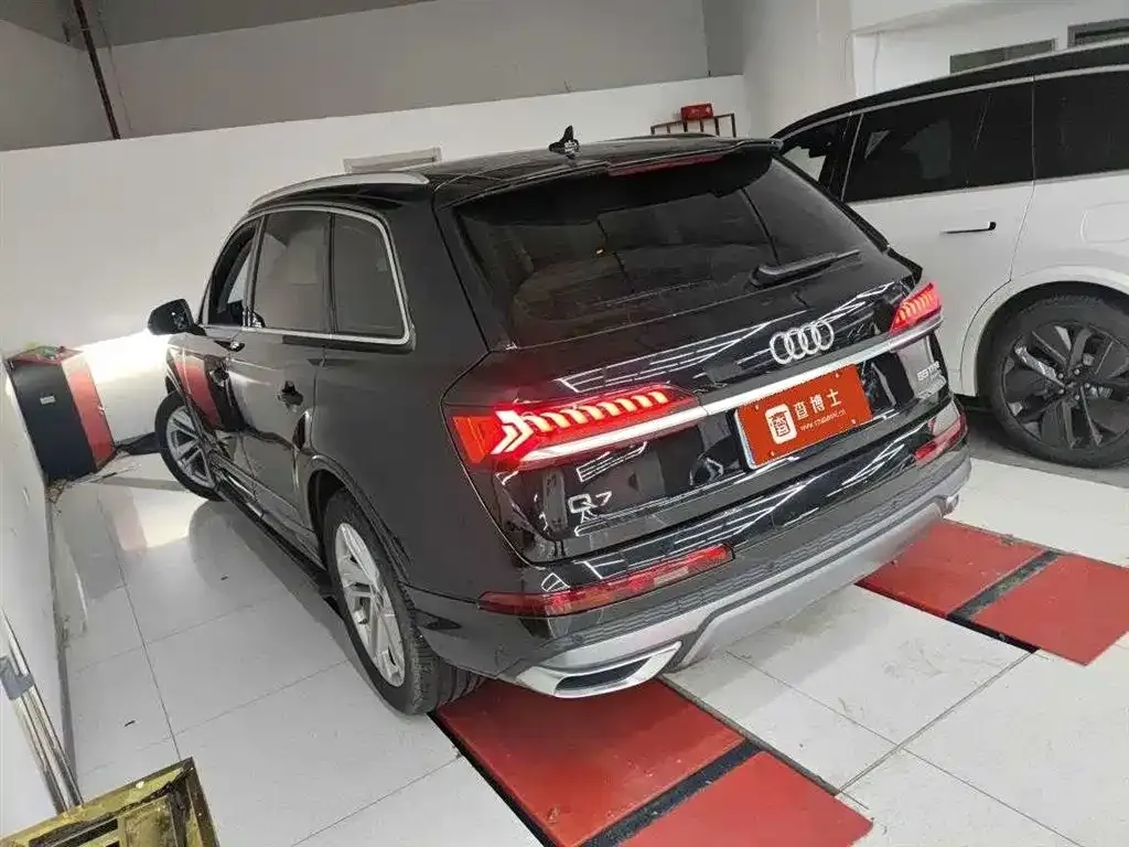 Audi Q7 — фото 6