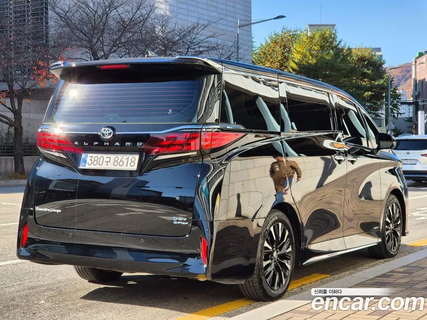Toyota Alphard — фото 4