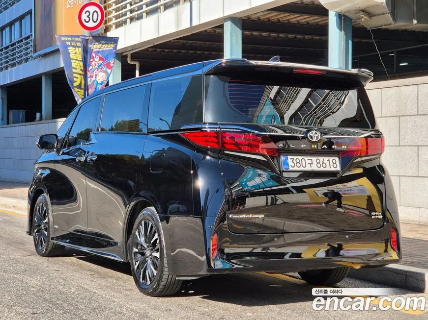 Toyota Alphard — фото 5