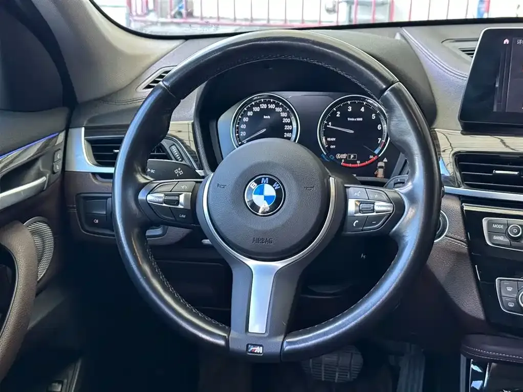 BMW X1 — фото 9