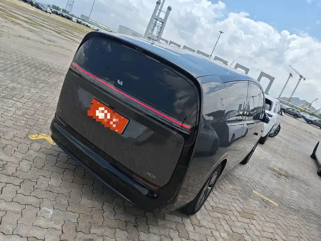Li Auto MEGA — фото 2