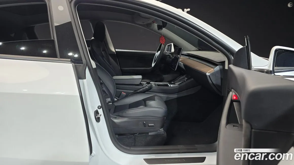 Tesla Model Y — фото 10