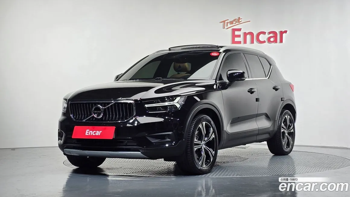 Volvo XC40 — фото 1