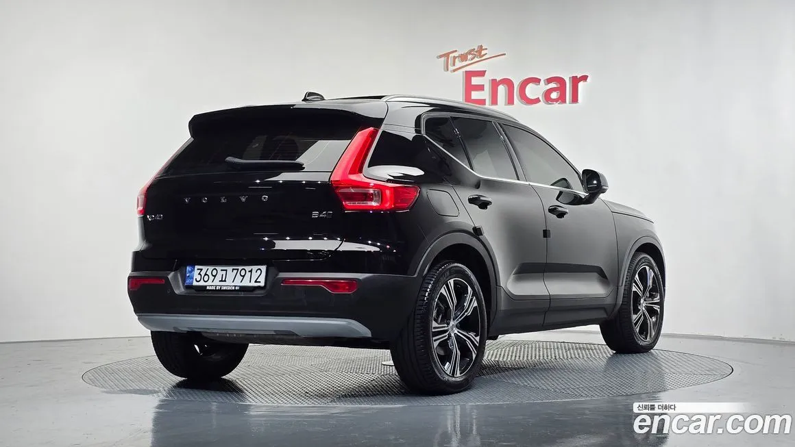 Volvo XC40 — фото 2