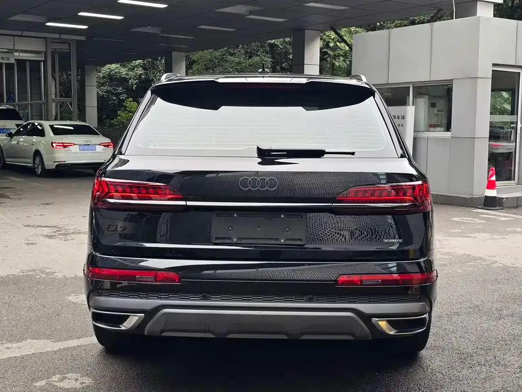 Audi Q7 — фото 5