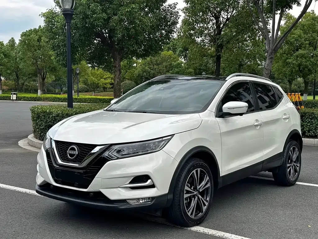 Nissan Qashqai — фото 1