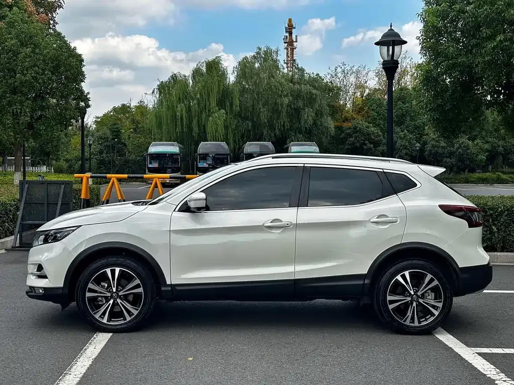 Nissan Qashqai — фото 4