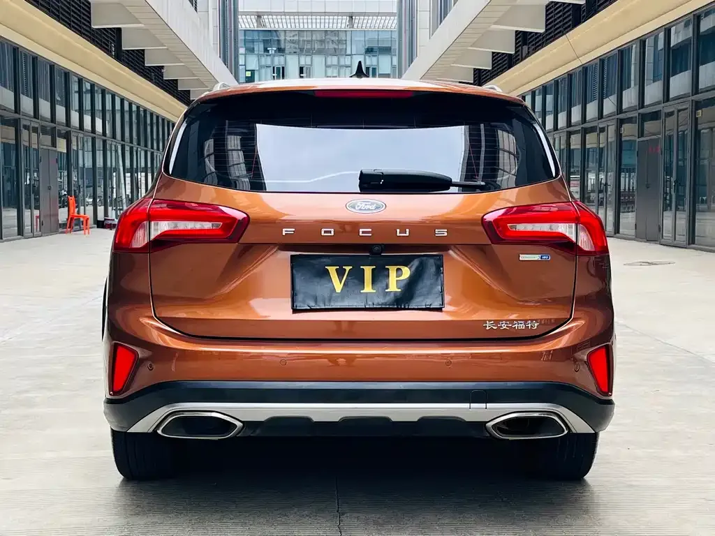 Ford Focus — фото 6