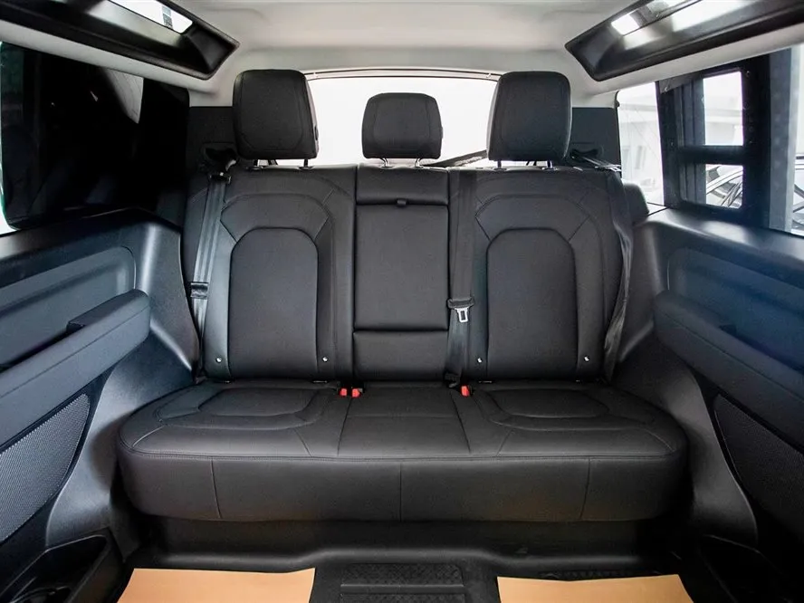 Land Rover Defender — фото 10